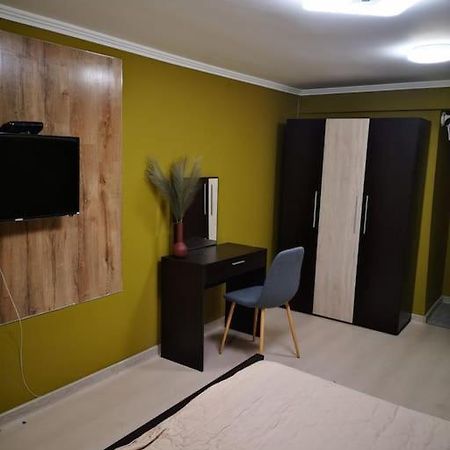 Ferienwohnung Студиото Е Партер От Жилищна Сграда. Топ Център. Warna Exterior foto