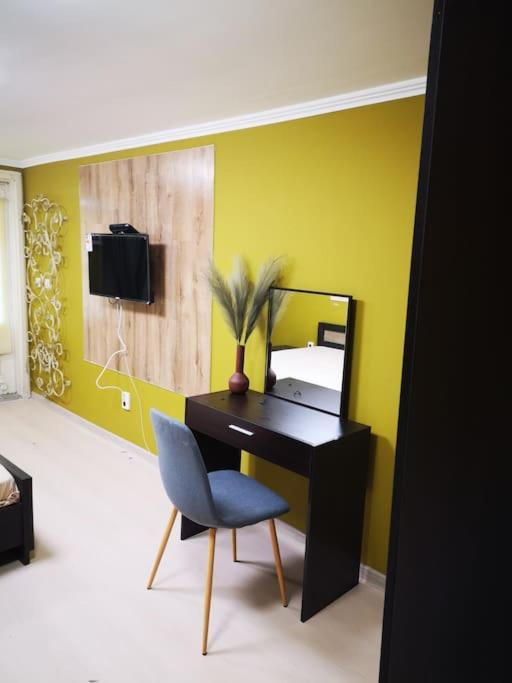 Ferienwohnung Студиото Е Партер От Жилищна Сграда. Топ Център. Warna Exterior foto
